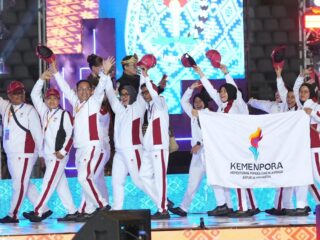 Pekan Olahraga Nasional (Pornas) XVII Korps Pegawai Republik Indonesia (Korpri) Tahun 2025 resmi dibuka oleh Wakil Menteri Pendayagunaan Aparatur Negara dan Reformasi Birokrasi (Wamen PANRB) Purwadi Arianto di Stadion Jakabaring Sport City, Palembang, Minggu (5/10) malam.(foto:Herry/kemenpora.go.id)
