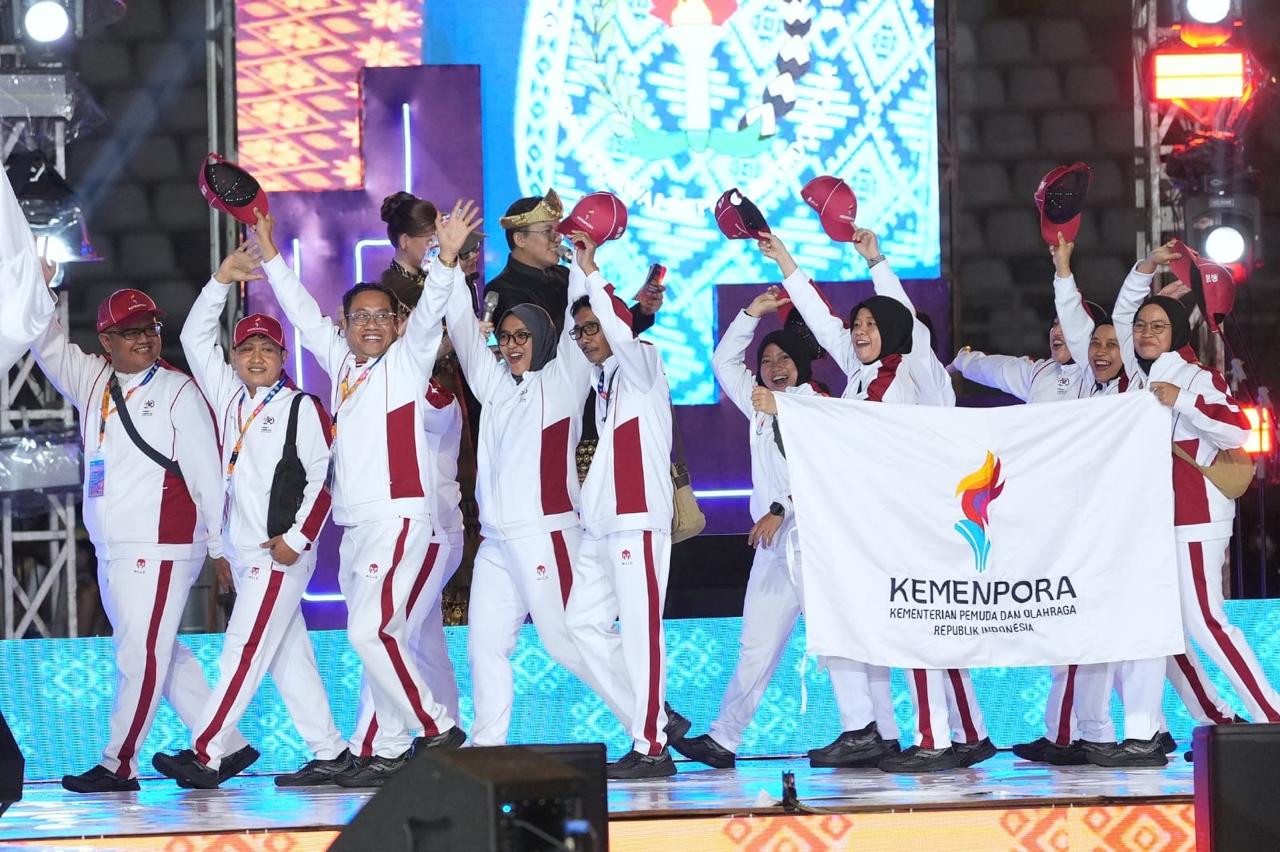 Pekan Olahraga Nasional (Pornas) XVII Korps Pegawai Republik Indonesia (Korpri) Tahun 2025 resmi dibuka oleh Wakil Menteri Pendayagunaan Aparatur Negara dan Reformasi Birokrasi (Wamen PANRB) Purwadi Arianto di Stadion Jakabaring Sport City, Palembang, Minggu (5/10) malam.(foto:Herry/kemenpora.go.id)