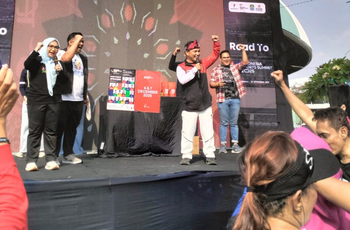 Kementerian Pemuda dan Olahraga (Kemenpora) menggelar kegiatan sosialisasi dan promosi Indonesia Sports Summit (ISS) 2025 secara serentak di Kota Bekasi dan Kota Tangerang, Minggu (30/11). Kedua kegiatan disambut antusias oleh masyarakat dan komunitas olahraga daerah, sebagai langkah awal mendorong penguatan industri olahraga nasional.(foto:dok/kemenpora.go.id)