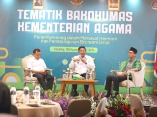 Kementerian Pemuda dan Olahraga (Kemenpora) melalui Biro Humas dan Protokol menghadiri Forum Tematik Bakohumas yang diselenggarakan Kementerian Agama (Kemenag) pada Selasa (18/11) pagi di Hotel Gren Alia, Jakarta Pusat. Forum ini mengangkat tema “Peran Kemenag dalam Merawat Harmoni dan Pembangunan Ekonomi Umat.”(foto:Dita/kemenpora.go.id)