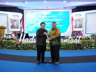 Menteri Pemuda dan Olahraga Republik Indonesia (Menpora RI) Erick Thohir dan Kepala Badan Pengawasan Keuangan dan Pembangunan (BPKP) Muhammad Yusuf Ateh menandatangani nota kesepahaman tentang sinergitas pelaksanaan tugas dan fungsi pengawasan pada Kemenpora.(foto:Herry/kemenpora.go.id
