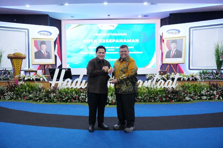 Menteri Pemuda dan Olahraga Republik Indonesia (Menpora RI) Erick Thohir dan Kepala Badan Pengawasan Keuangan dan Pembangunan (BPKP) Muhammad Yusuf Ateh menandatangani nota kesepahaman tentang sinergitas pelaksanaan tugas dan fungsi pengawasan pada Kemenpora.(foto:Herry/kemenpora.go.id