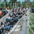 Para penonton nampak antusias saat hadir untuk menyaksikan gelaran MotoGP Mandalika 2025 di Pertamina Mandalika International Circuit, Lombok, NTB, Sabtu (4/10). (foto: Injourney)