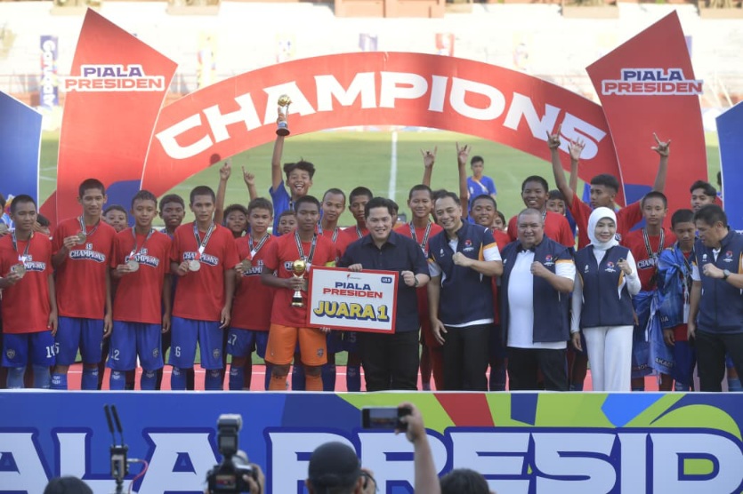Menteri Pemuda dan Olahraga (Menpora) RI Erick Thohir menghadiri Upacara Penutupan Festival Sepak Bola U-12 dan U-15 Piala Presiden 2025 di Stadion Gelora 10 November Tambaksari, Surabaya, Jawa Timur (Jatim), Kamis (2/10) sore. (foto:bagus/kemenpora.go.id)