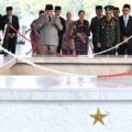 Wakil Menteri Pemuda dan Olahraga (Wamenpora) RI Taufik Hidayat menghadiri Upacara Peringatan Hari Kesaktian Pancasila Tahun 2025 di Monumen Pancasila Sakti, Jalan Raya Pondok Gede, Lubang Buaya, Jakarta Timur, Rabu (1/10) pagi.(foto:cahyo/BPMI)