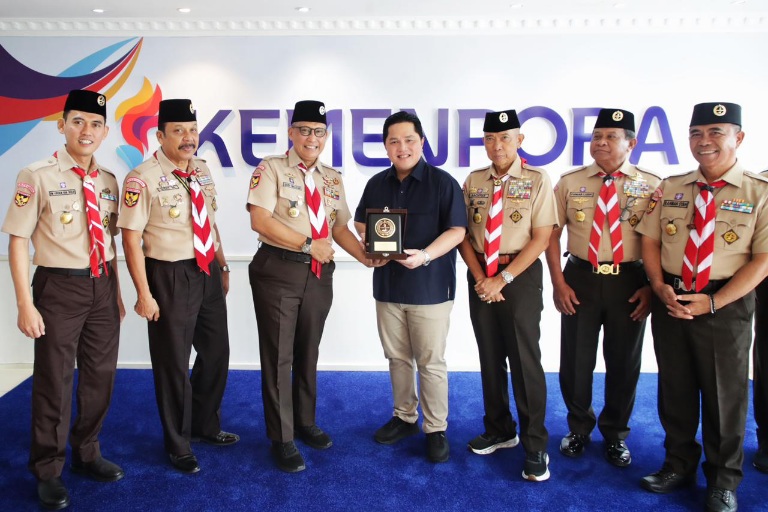Menteri Pemuda dan Olahraga Republik Indonesia (Menpora RI) Erick Thohir, menerima audiensi Ketua Kwarnas Gerakan Pramuka Budi Waseso yang hadir bersama Sekjen Kwarnas Gerakan Pramuka Bachtiar, Waka Kwarnas Bidang Pembinaan Anggota Muda Rachman Syah di Lantai 10 Kantor Kemenpora Senayan, Jakarta, Jumat (14/11).(foto:raiky/kemenpora.go.id)