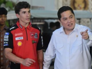 Juara dunia MotoGP 2025, Marc Marquez baru saja bertemu Presiden Prabowo Subianto di Istana Kepresidenan, Jakarta, Selasa (30/9). Pembalap Ducati itu merasa senang bisa kembali ke Indonesia dan tampil di GP Mandalika pada Oktober nanti.(foto:bagus/kemenpora.go.id)