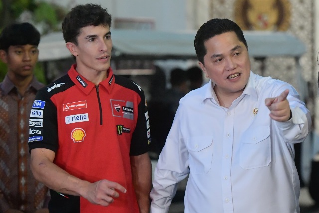 Juara dunia MotoGP 2025, Marc Marquez baru saja bertemu Presiden Prabowo Subianto di Istana Kepresidenan, Jakarta, Selasa (30/9). Pembalap Ducati itu merasa senang bisa kembali ke Indonesia dan tampil di GP Mandalika pada Oktober nanti.(foto:bagus/kemenpora.go.id)