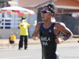Martina Ayu Pratiwi dan Rashif Amila menjadi dua atlet Thriatlon yang membuka kucuran medali emas untuk indonesia di Jumat (19/12) pagi, sekaligus mengantar kontingen merah putih melewati target 80 emas SEA Games 2025.(didik/kemenpora.go.id)