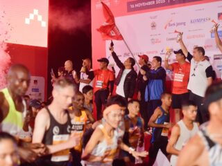 Menteri Pemuda dan Olahraga (Menpora) RI Erick Thohir menghadiri Bank Jateng Borobudur Marathon 2025 di kompleks Taman Lumbini, Candi Borobudur, Magelang, Jawa Tengah (Jateng), Minggu (16/11) pagi. Menpora sekaligus melepas para peserta lari yang terbagi dalam tiga nomor meliputi Marathon, Half Marathon, dan 10K.(foto:bagus/kemenpora.go.id)