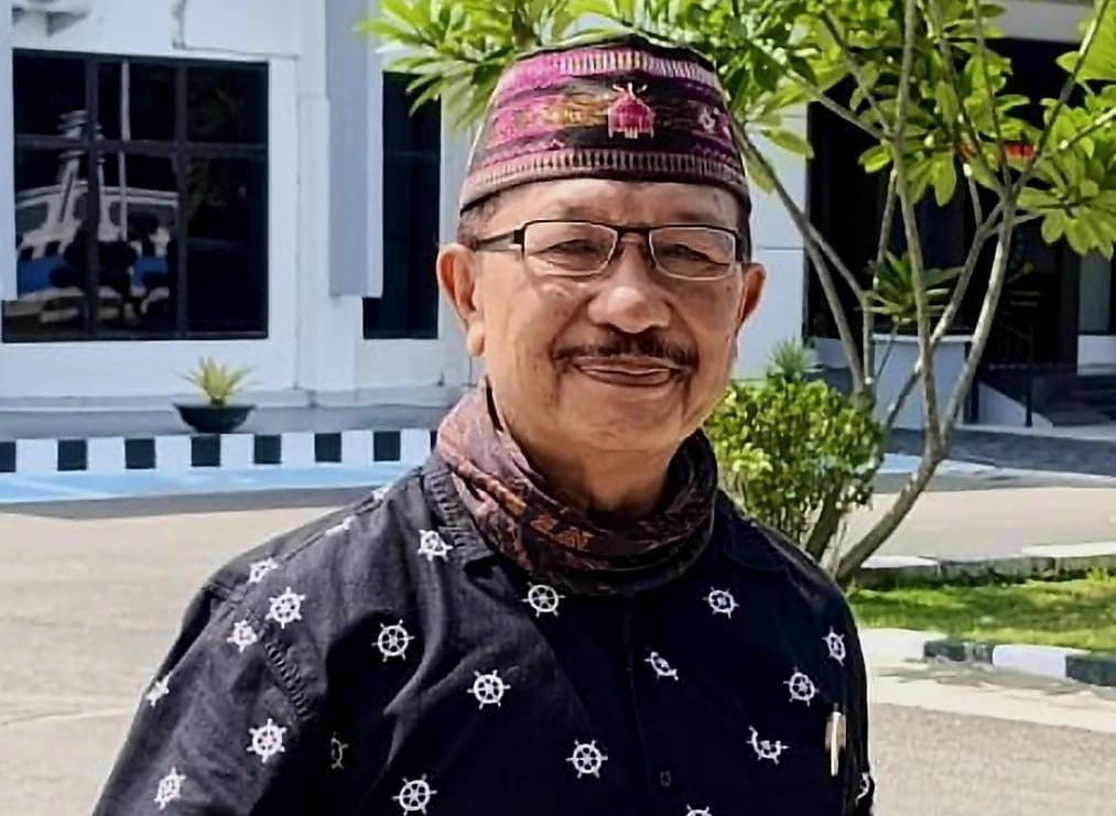 Penulis: Jon Kadis, S.H., putra Manggarai Barat, alumnus Fakultas Hukum Universitas Udayana. Pernah berkiprah di Bagian Hukum BCA Denpasar dan Bank Artha Graha Internasional Denpasar. Saat ini berprofesi sebagai advokat dan berdomisili di Labuan Bajo.