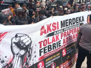 Massa Kawal Praperadilan Soroti Independensi Hakim, Proses Hukum Diminta Tetap Berjalan